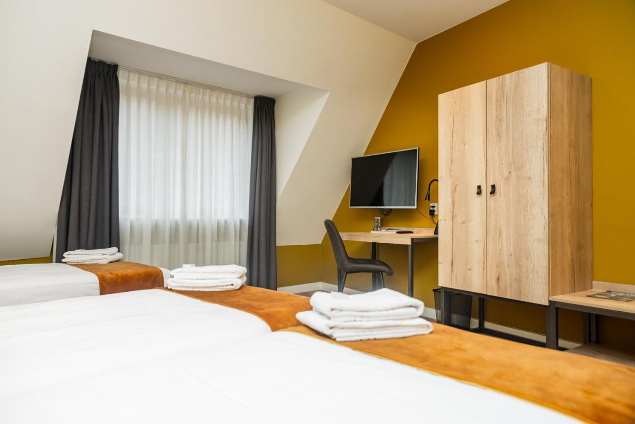 Hotel Onder De Linden Роден Екстериор снимка